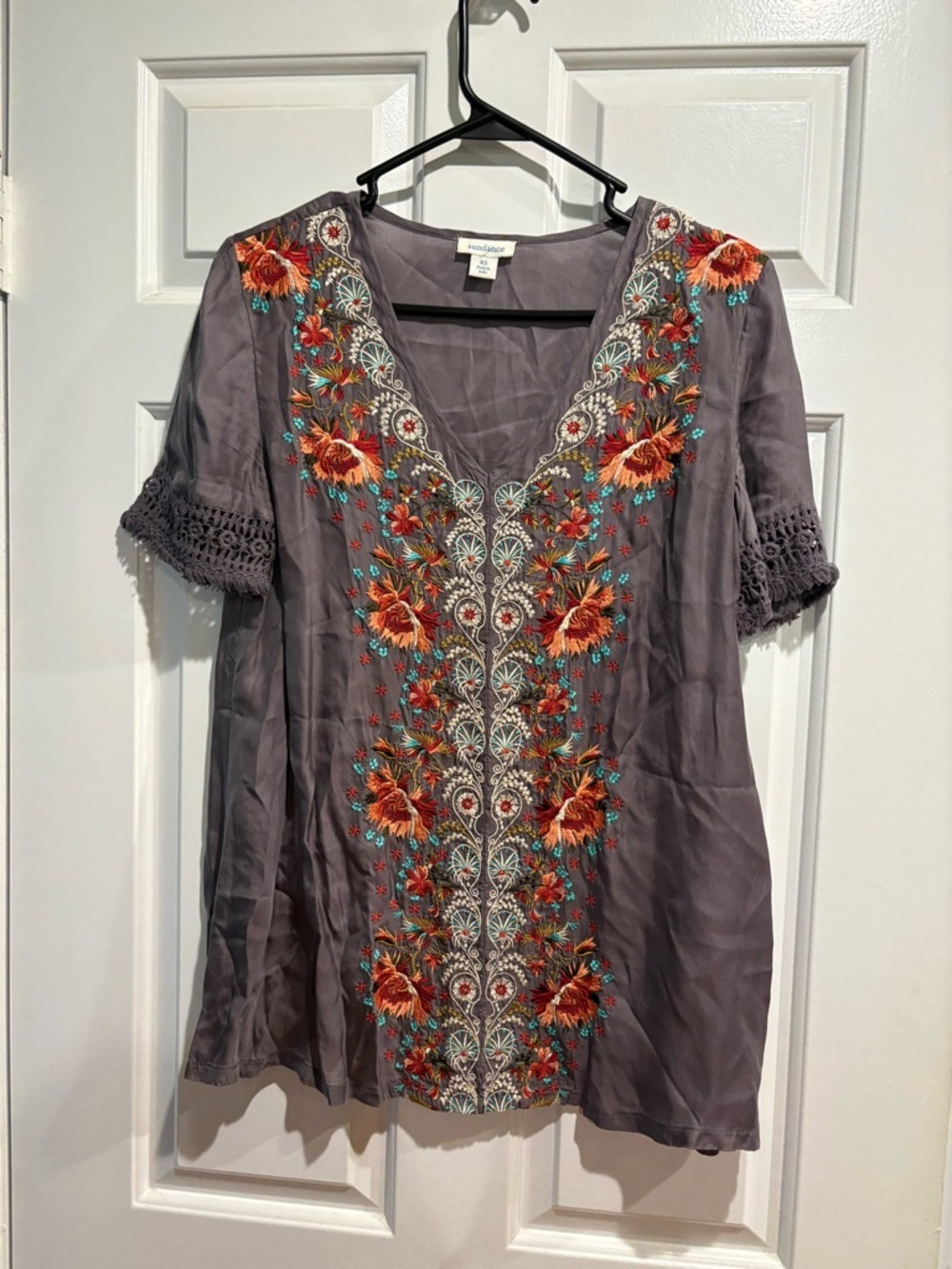 Sundance short sleeve embroidered top blouse gray sz XS boho